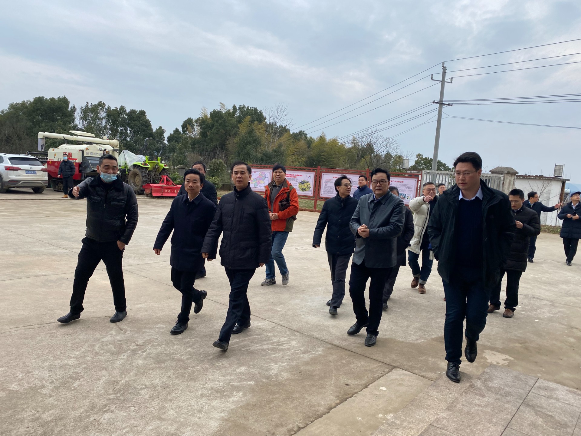 農(nóng)業(yè)農(nóng)村部、農(nóng)業(yè)農(nóng)村廳、九江市、瑞昌市上級領(lǐng)導(dǎo)蒞臨瑞昌武蛟黑芝麻、油菜輪值基地調(diào)研指導(dǎo)春耕生產(chǎn)工作